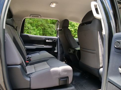Used 2015 Toyota Tundra SR5 w/ TRD Off Road Package AWD/4WD image 30