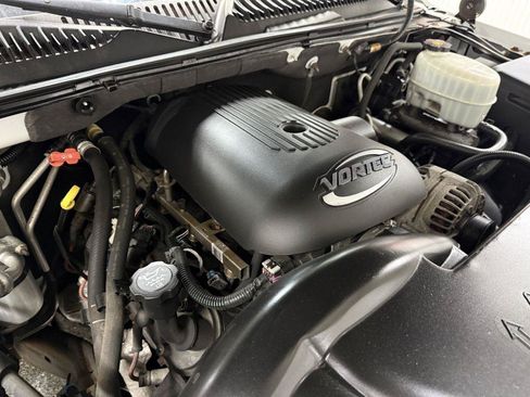 Used 2005 GMC Yukon XL SLT w/ SLT Preferred Equipment Group AWD/4WD image 34