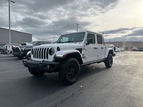 Used 2023 Jeep Gladiator Sport S image 3