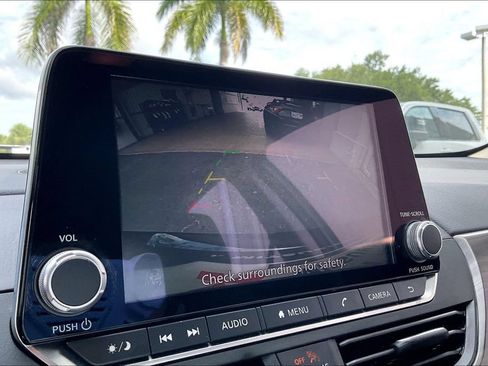 Used 2025 Nissan Altima 2.5 SV FWD image 12