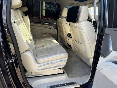 Used 2022 Cadillac Escalade ESV Premium Luxury Platinum AWD/4WD image 22