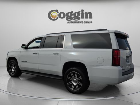 Used 2019 Chevrolet Suburban LT image 4