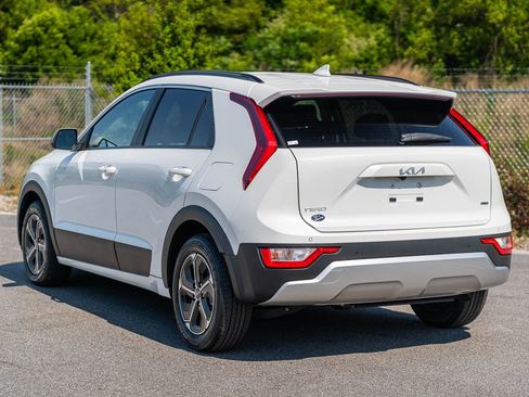 Used 2023 Kia Niro EX image 5