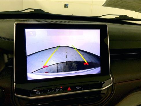 Used 2024 Jeep Compass Trailhawk image 21