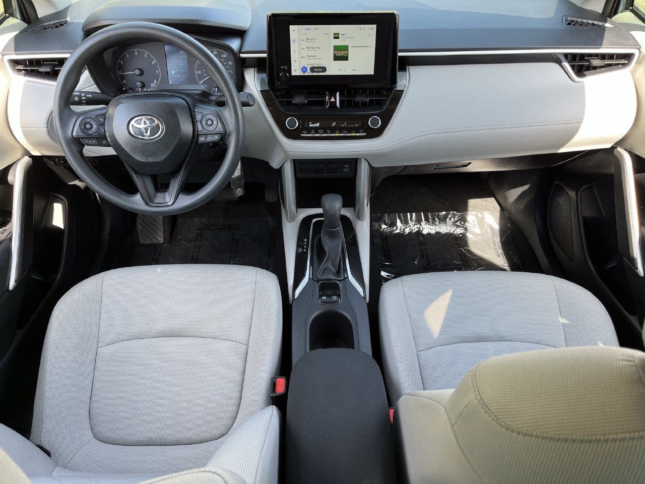 Used 2025 Toyota Corolla Cross L FWD image 9
