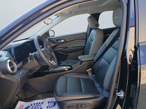 Used 2025 Chevrolet Trax ACTIV w/ Sunroof Package image 9