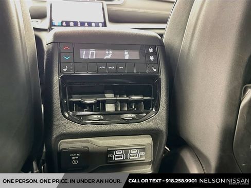 Used 2023 Jeep Grand Cherokee L Limited AWD/4WD image 25