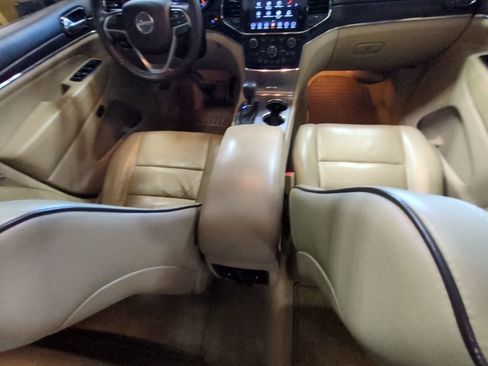 Used 2019 Jeep Grand Cherokee Overland image 28