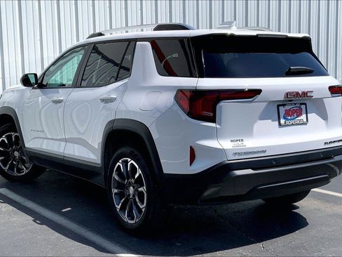 Used 2025 GMC Terrain Elevation w/ Elevation Premium Package FWD image 10
