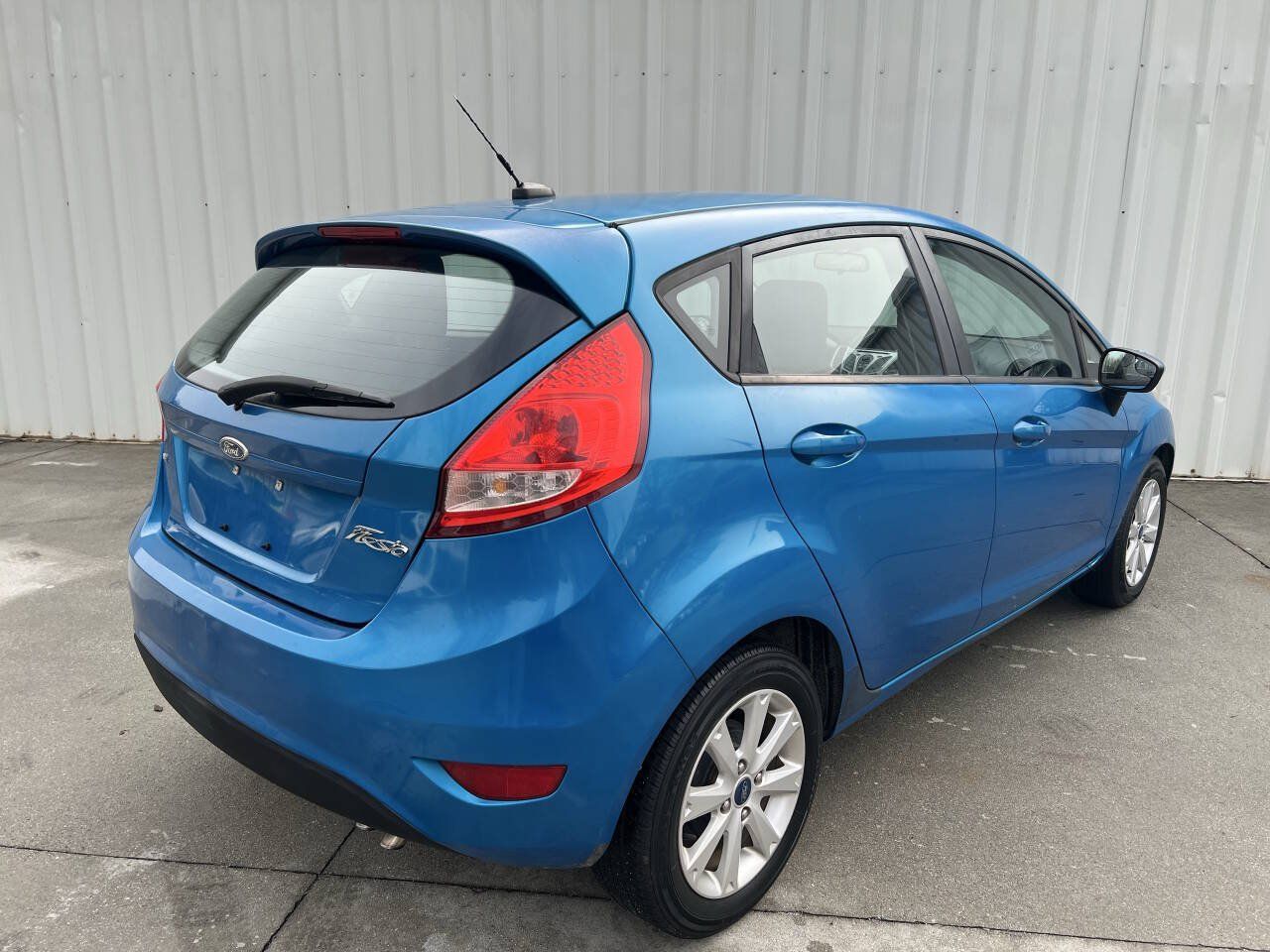 Used 2012 Ford Fiesta SE FWD image 3