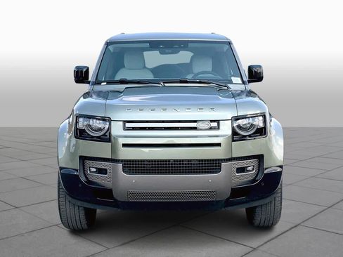 New 2025 Land Rover Defender 130 X-Dynamic SE image 3