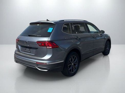 Used 2023 Volkswagen Tiguan SE w/ Panoramic Sunroof Package image 7