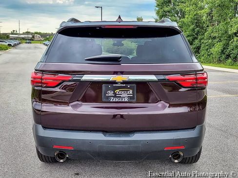 Used 2022 Chevrolet Traverse LT FWD image 5