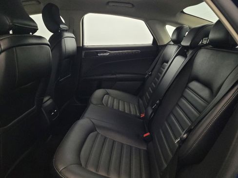 Used 2018 Ford Fusion SE w/ Fusion SE Technology Package FWD image 18