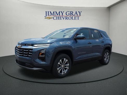 New 2026 Chevrolet Equinox LT w/ Convenience Package II FWD image 1