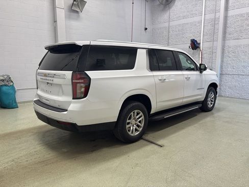 Used 2024 Chevrolet Suburban LT image 3