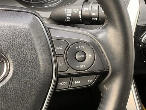 Used 2022 Toyota Venza XLE AWD/4WD image 15