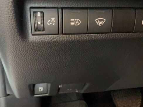 Used 2022 Toyota RAV4 XLE w/ Convenience Package AWD/4WD image 17