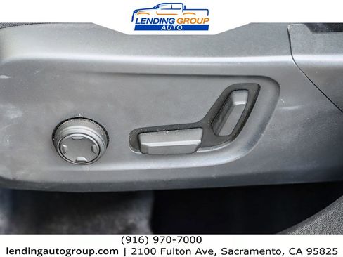 Used 2019 Volvo XC40 T5 Momentum image 18