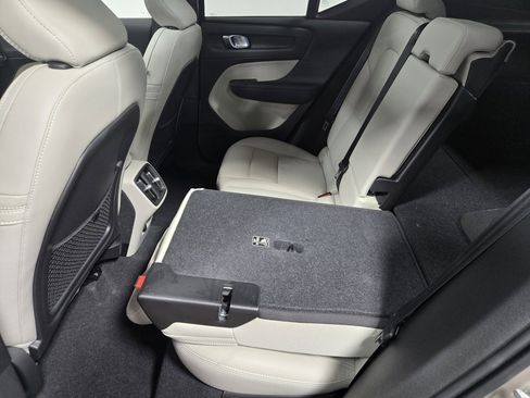 Used 2024 Volvo XC40 B5 Plus image 37