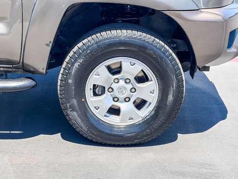 Used 2012 Toyota Tacoma 4x4 Double Cab w/ TRD Off-Road Pkg image 9