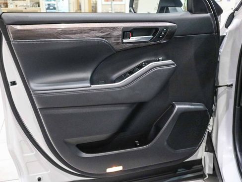 New 2026 Toyota Highlander Limited image 24