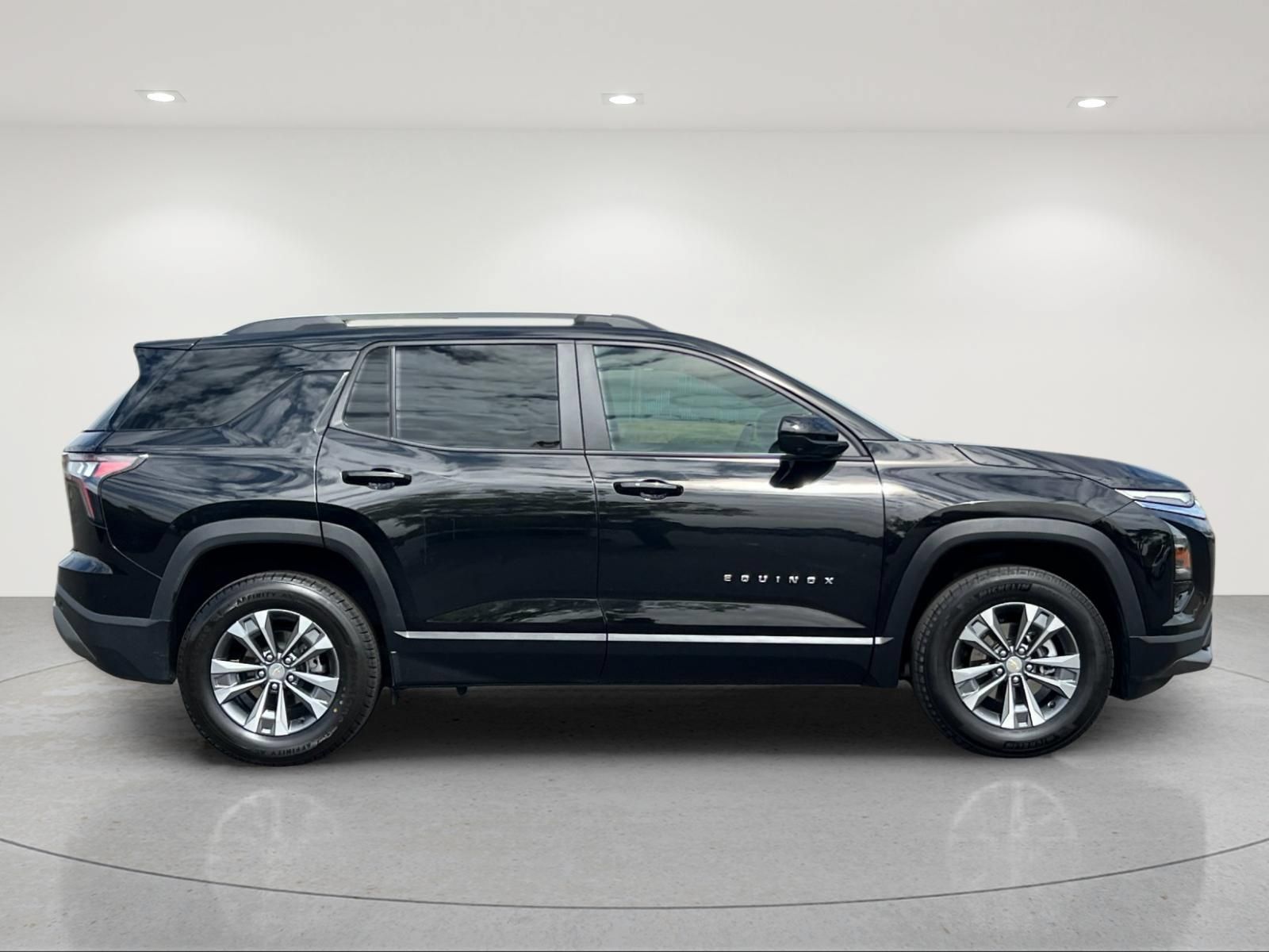 Used 2025 Chevrolet Equinox LT w/ Convenience Package II AWD/4WD image 6
