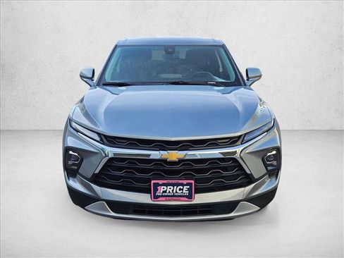 Used 2025 Chevrolet Blazer LT image 2