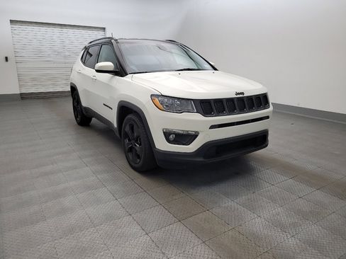 Used 2019 Jeep Compass Latitude FWD image 13