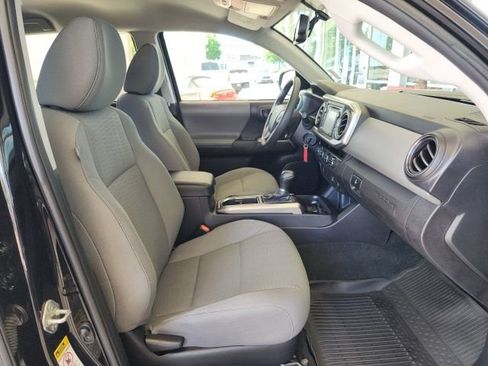 Certified 2017 Toyota Tacoma SR5 w/ Tow Package AWD/4WD image 25