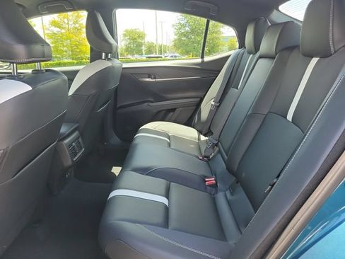 Used 2025 Toyota Camry SE FWD image 11