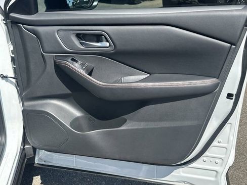 Used 2025 Nissan Rogue SV image 19