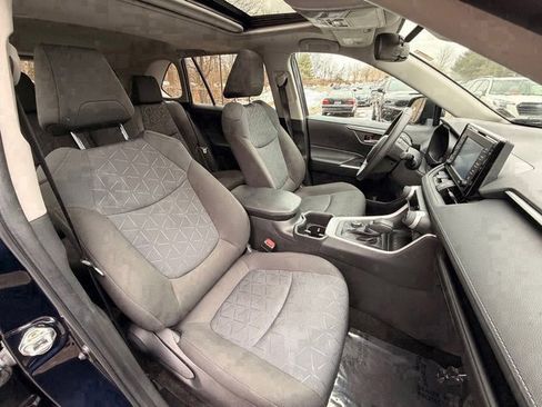 Used 2022 Toyota RAV4 XLE w/ Convenience Package image 9