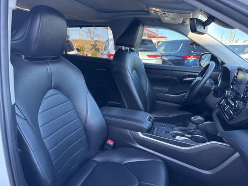 Used 2020 Toyota Highlander XLE image 25