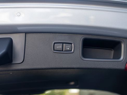 Used 2026 Porsche Macan AWD/4WD image 22