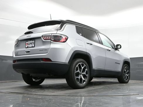 Used 2025 Jeep Compass Limited AWD/4WD image 39