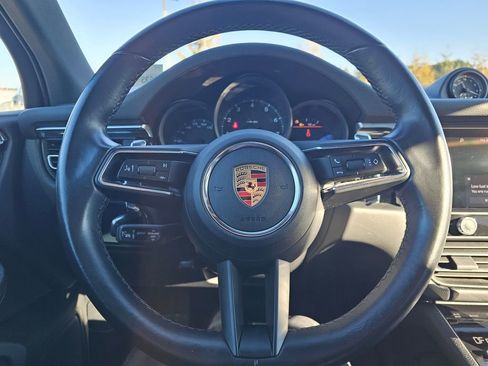 Used 2024 Porsche Macan image 25