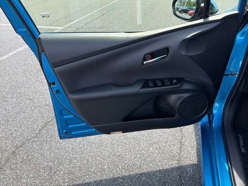Used 2020 Toyota Prius LE AWD/4WD image 11