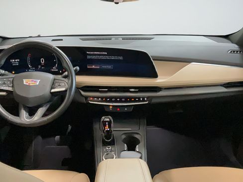 Certified 2024 Cadillac XT4 Luxury FWD image 12