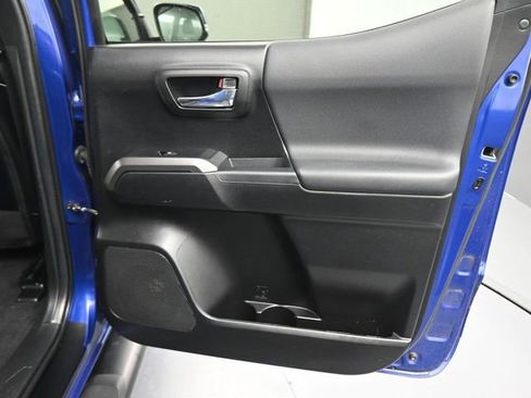 Used 2022 Toyota Tacoma TRD Off-Road w/ TRD Premium Off Road Package image 38