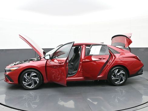 Certified 2025 Hyundai Elantra Sport image 50