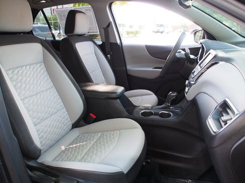 Used 2021 Chevrolet Equinox LS w/ LS Convenience Package FWD image 9