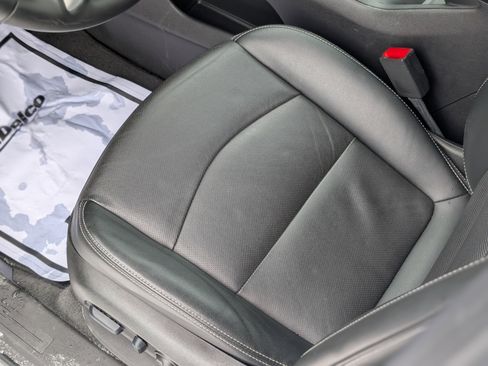 Used 2024 GMC Terrain SLT image 32