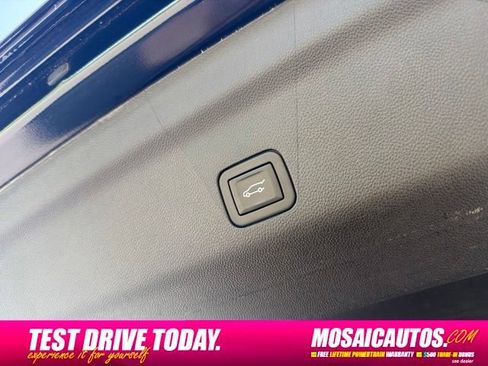 Used 2024 GMC Yukon XL Denali AWD/4WD image 21