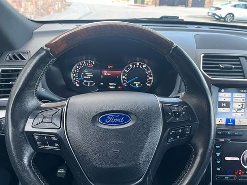 Used 2017 Ford Explorer Platinum image 13