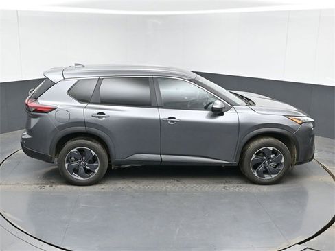 Used 2025 Nissan Rogue SV image 41