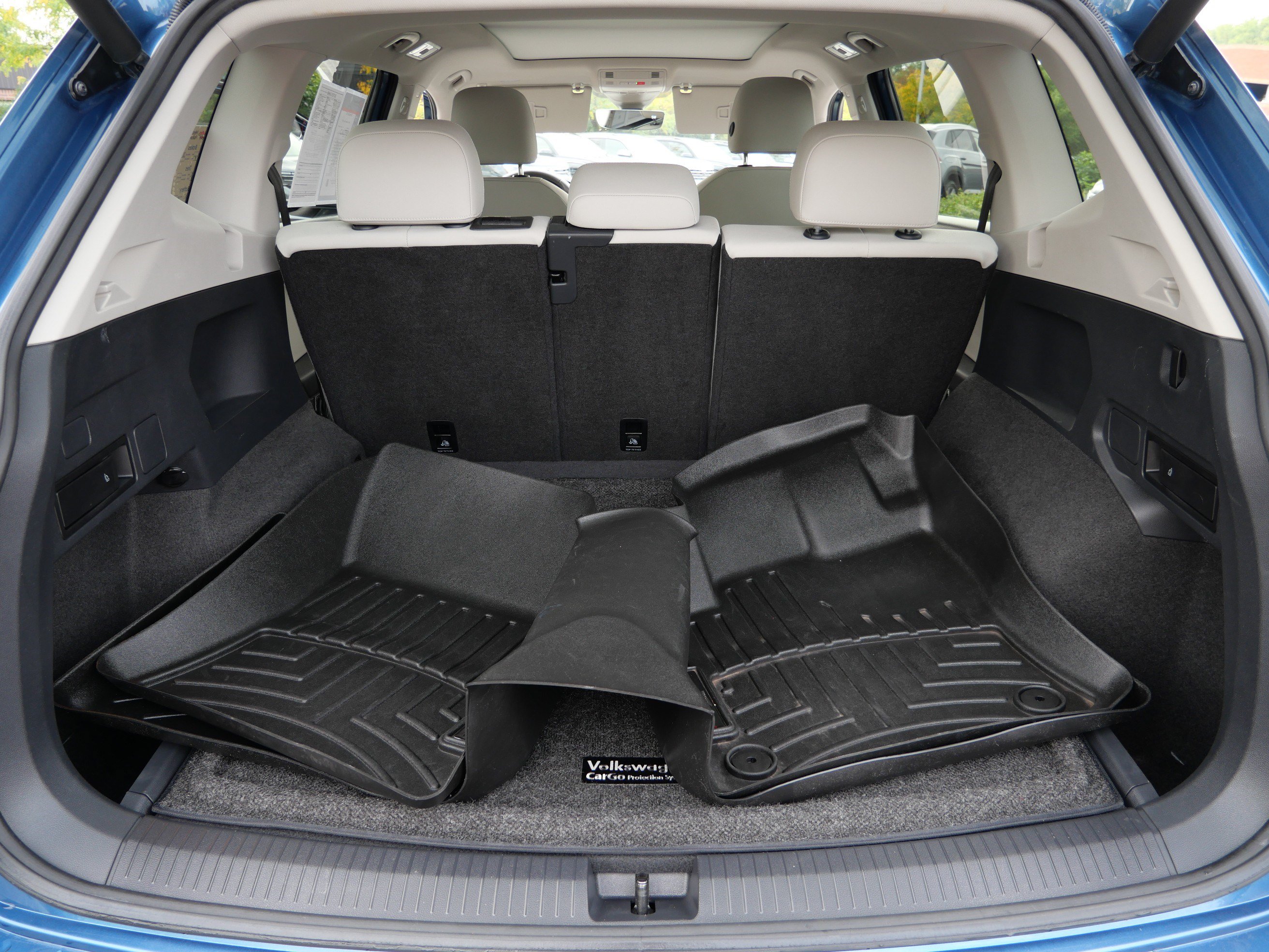 Used 2020 Volkswagen Tiguan SEL AWD/4WD image 18