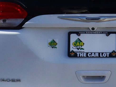 Used 2020 Chrysler Voyager L image 19