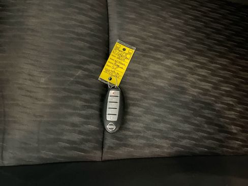 Used 2018 Nissan Rogue SV AWD/4WD image 25