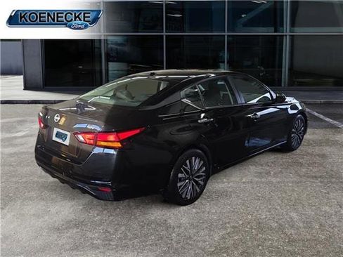 Used 2023 Nissan Altima 2.5 SV image 5